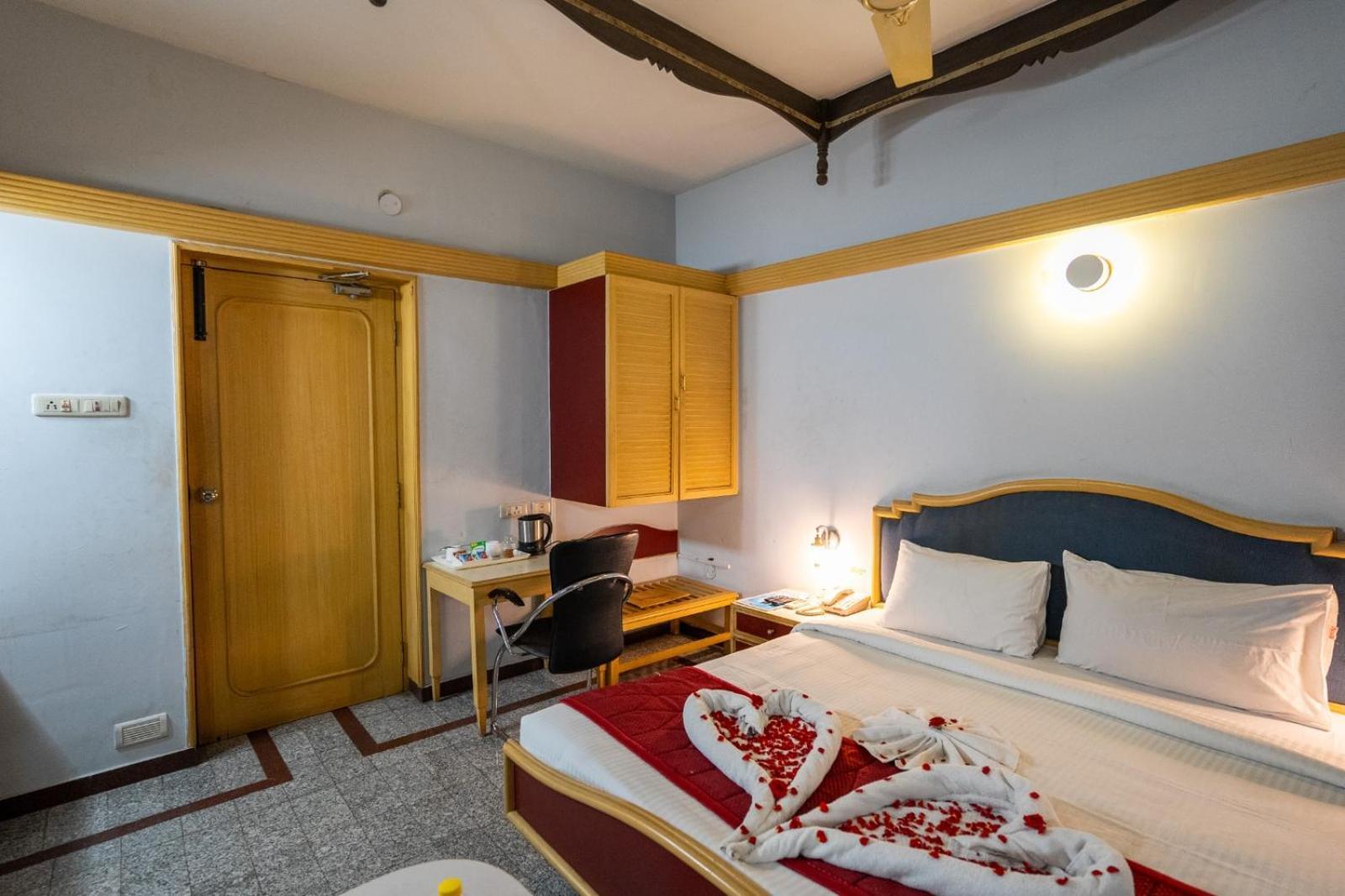 Sree Bharani Hotels Tirunelveli Exteriör bild