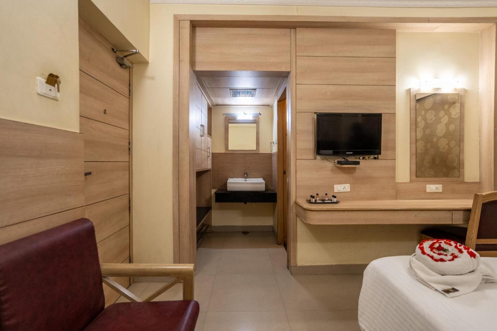 Sree Bharani Hotels Tirunelveli Exteriör bild