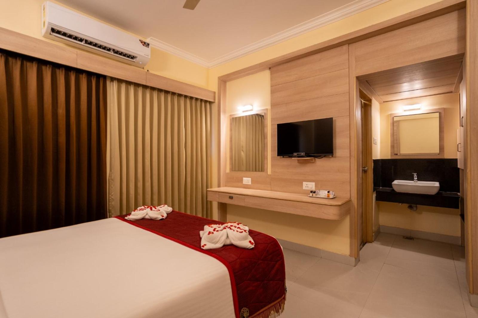 Sree Bharani Hotels Tirunelveli Exteriör bild