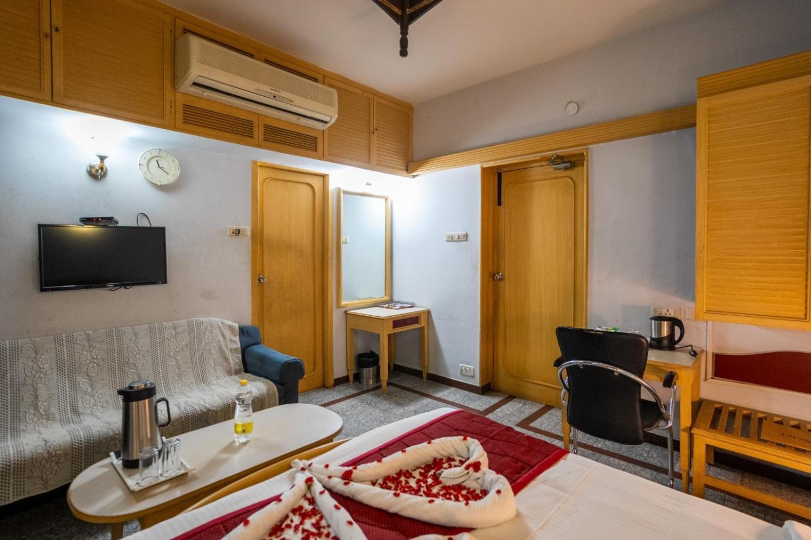 Sree Bharani Hotels Tirunelveli Exteriör bild