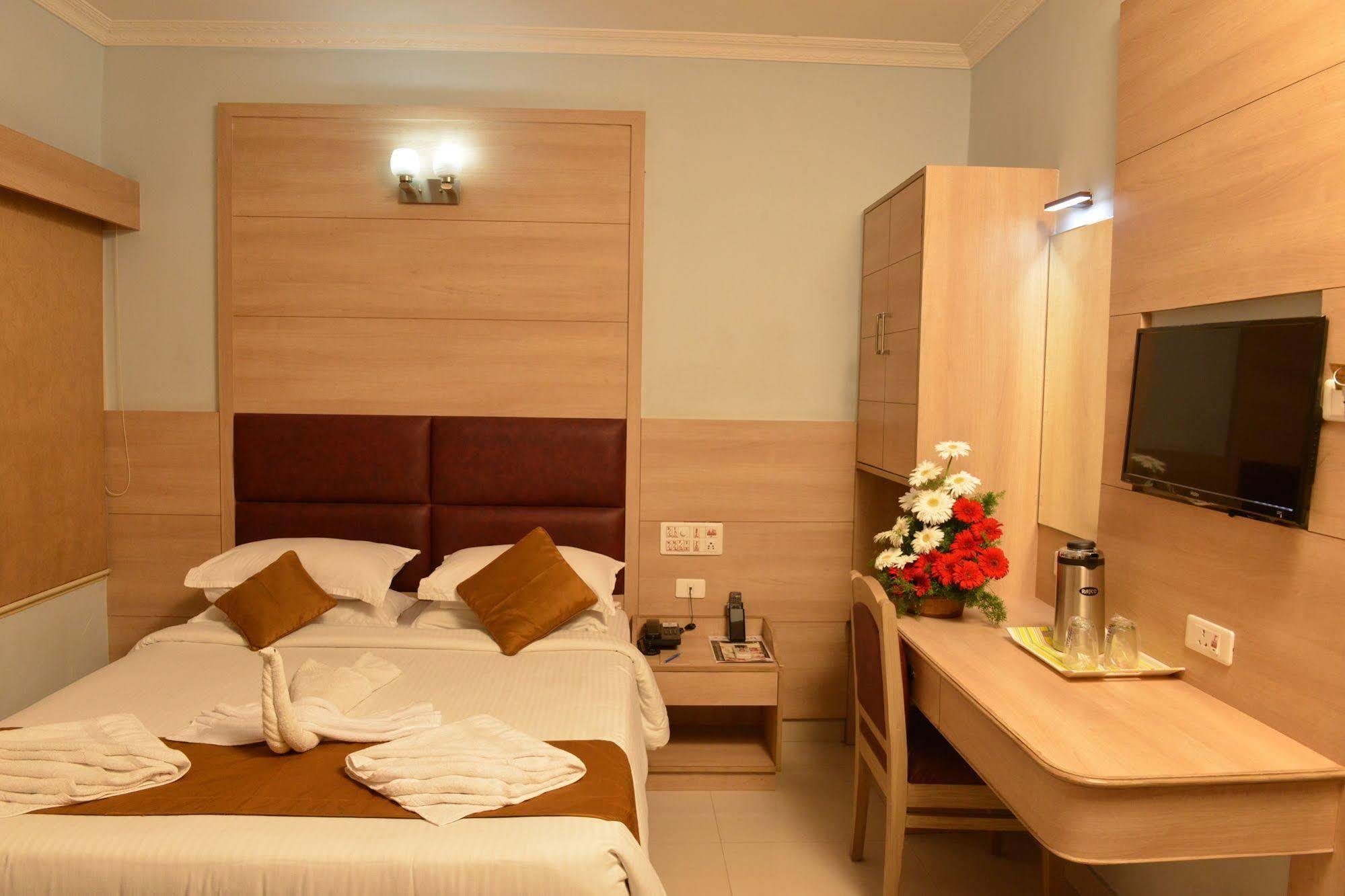 Sree Bharani Hotels Tirunelveli Exteriör bild
